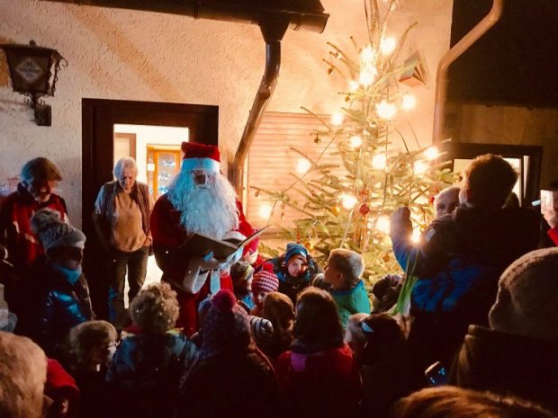 Der Nikolaus kommt mit tierischer Begleitung